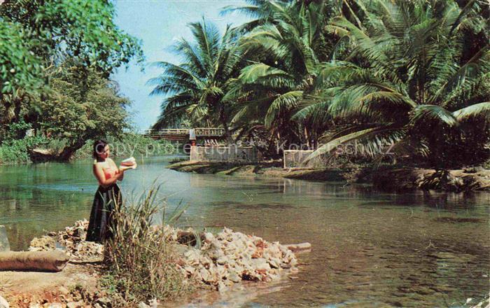 Ocho Rios Saint Ann Jamaica White-River Palmenufer Frau Fluss Bruecke Karibik Wa