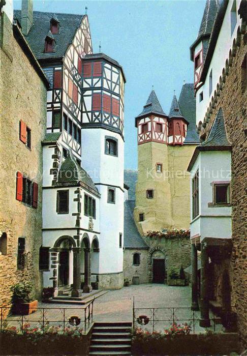Burg Eltz Wierschem Mayen-Koblenz Rheinland-Pfalz Burg-Eltz Burghof Mittelalterb