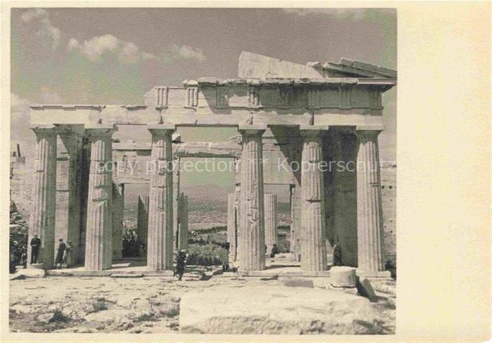 ATHEN Athenes Greece Propylaeen Akropolis Saeulen Tempel Touristen Stadtpanorama