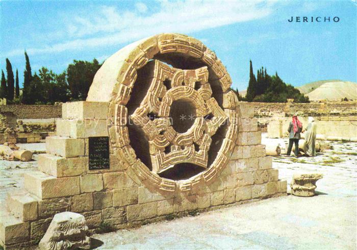 Jericho  Israel Hisham-Palast Rosettenfenster Mosaik Ruinen Omayyaden Touristin