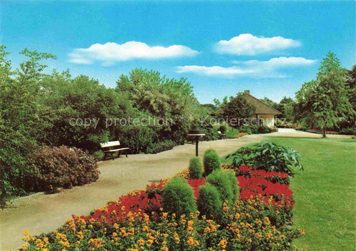 Bad Bevensen UELZEN Niedersachsen Kurpark Blumenbeete Bank Weg Baeume Straeucher