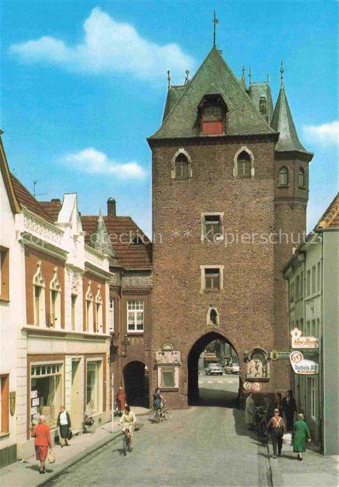 Kempen Niederrhein VIERSEN NRW Kuhtor Stadttor Gotik Turm Stadtseite Passanten F