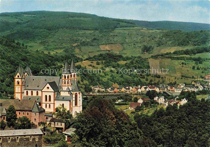 Kloster Arnstein Obernhof Kloster Kirche Lahntal Huegel Waldlandschaft Wohnhaeus