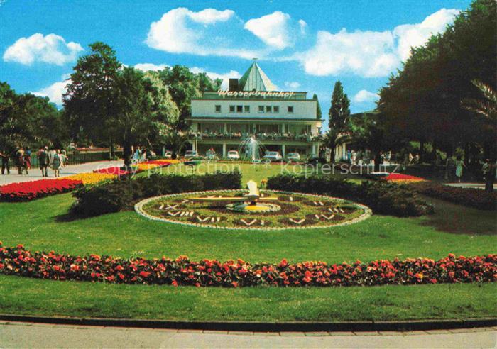 MueLHEIM  RUHR NRW Blumenuhr Park Kurhaus Beet Fontaene Baeume Passanten