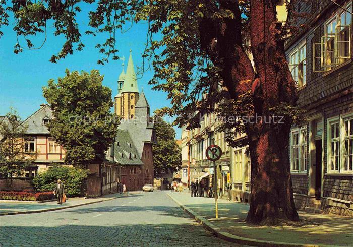 GOSLAR Harz Niedersachsen Marktkirche Kirchturm Strassenszene Fachwerkhaeuser Ba