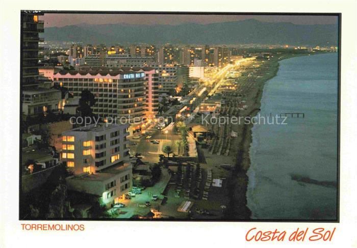 Torremolinos ES Strandpromenade Hochhaeuser Strand Nachtaufnahme Hotels Kueste M