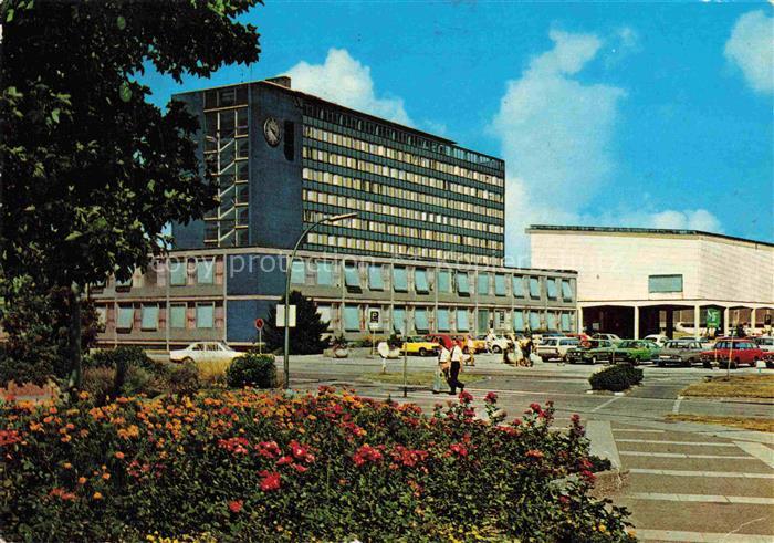 Lebenstedt Salzgitter Niedersachsen Verwaltungsgebaeude Rathaus Parkplatz Blumen