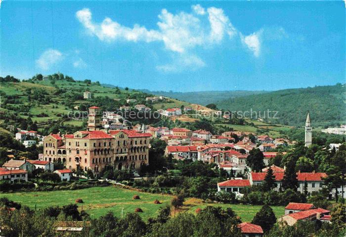 Pazin Mitterburg Croatia Stadtansicht Kirche Huegel Daecher Istrien