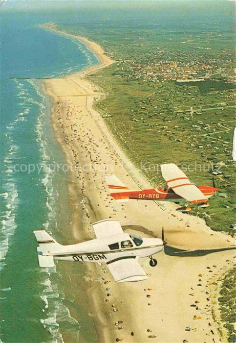 Lokken Loekken Hjorring DK Rundflug Kleinflugzeuge Strand Kueste Meer Badegaeste
