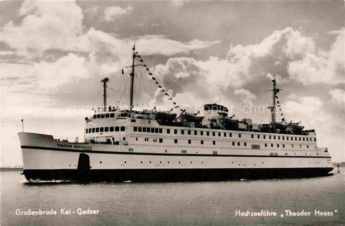 Schiffe Oceanliner Grossenborde Kai Gedser Hochseefaehre Theodor Heuss