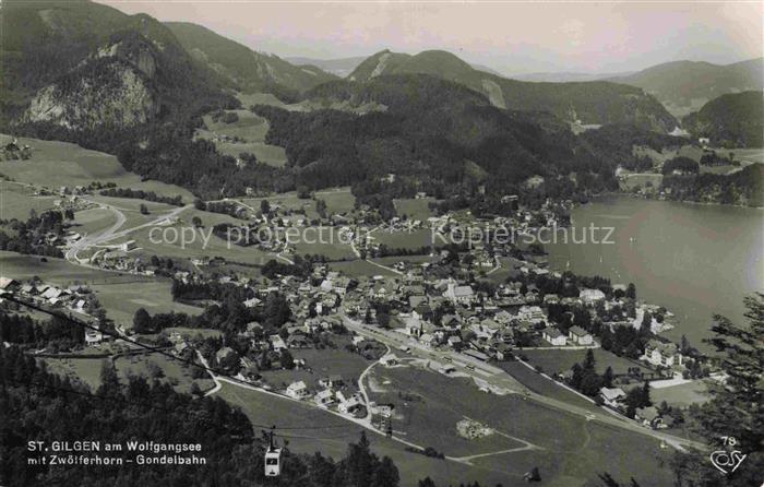 St Gilgen Wolfgangsee AT Fliegeraufnahme mit Zwoelferhorn Gondelbahn