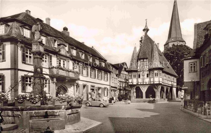 Michelstadt Odenwald Hessen Marktplatz und Rathaus Brunnen