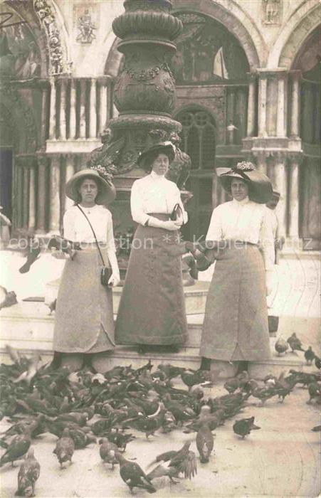 VENEZIA Venedig Venice Venise IT Venezianerinnen in Tracht