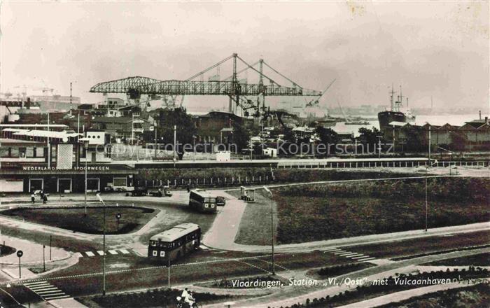 Vlaardingen Zuid-Holland NL Station VI met Vulcaanhaven