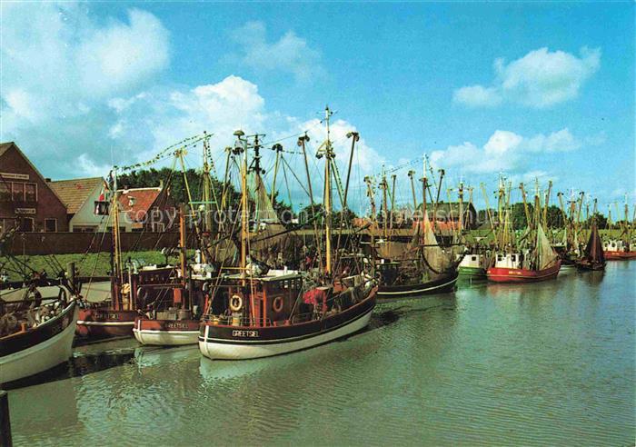 Ostfriesland Kuestenland Muehlenland Fischkutter im Hafen