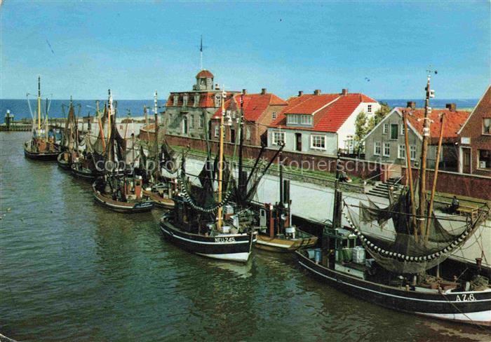 Neuharlingersiel Fischerboote im Hafen