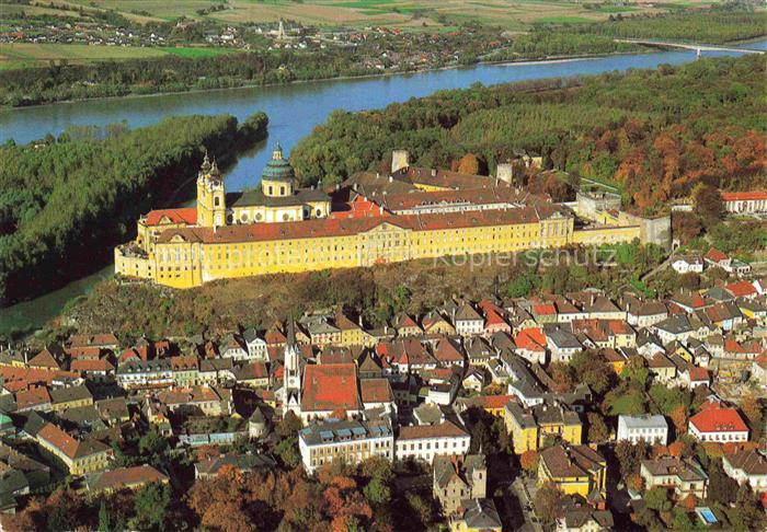 Melk Donau Niederoesterreich AT Stift Melk Fliegeraufnahme