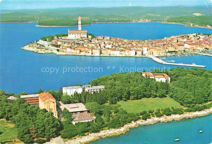 Rovinj Rovigno Istrien Croatia Kuestenpanorama Halbinsel Altstadt Hafen