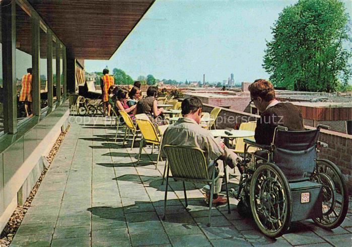 ARNHEM Arnheim NL De-Sleutel Café-Restaurant Het-Dorp Terrasse Rollstuhlfahrer S