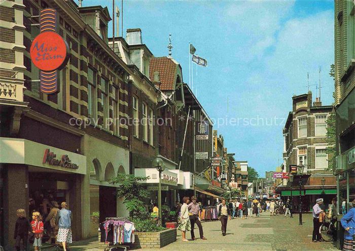 Apeldoorn Gelderland NL Hoofdstraat Miss-Etam Atlas-Garens Einkaufsstrasse Fussg