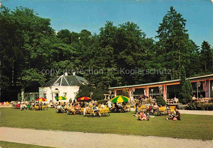 Sonsbeek ARNHEM Arnheim NL Sonsbeek-Paviljoen Park Terrasse Sonnenschirme Besuch
