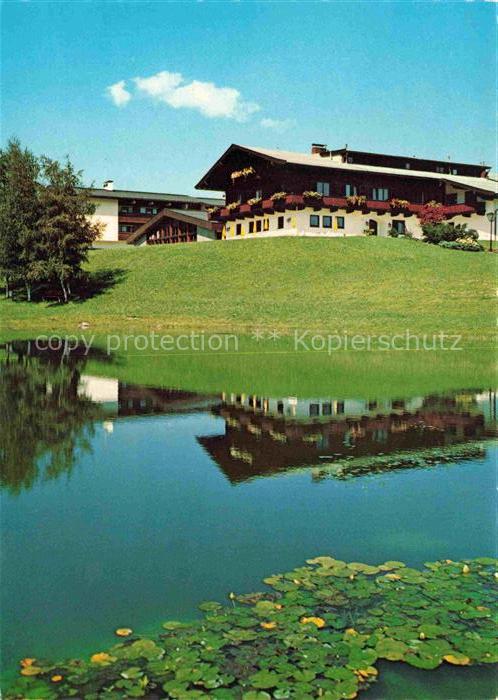 Kirchberg Tirol AT Alpenhof Teich Seerosen Reflexion Wiese Berghotel Blumenschmu