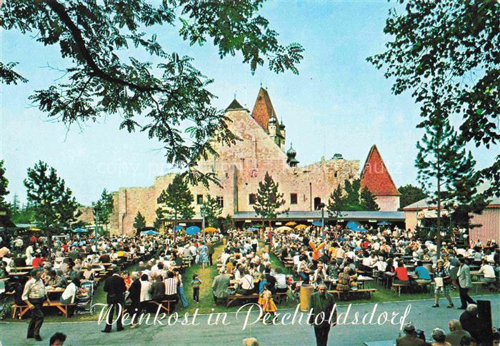 Perchtoldsdorf WIEN Niederoesterreich AT Weinkost Weinfest Burg Turm Festbesuche