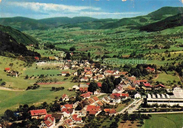 Unterharmersbach Fliegeraufnahme Dorf Schwarzwald Tal Wiesen Waelder Huegel Wohn