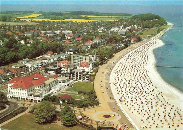 TRAVEMueNDE Ostseebad Strandkoerbe Ostsee Fliegeraufnahme Kurgastzentrum Strand