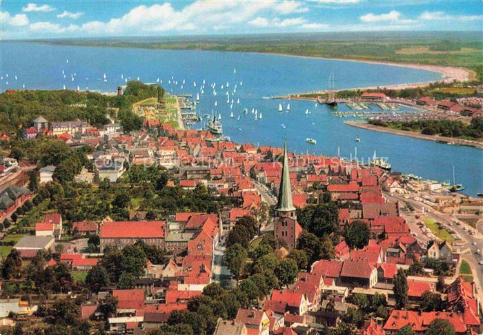 TRAVEMueNDE Ostseebad Fliegeraufnahme Hafen Segeljachten Altstadt Kirchturm Osts