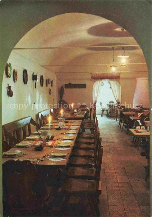 Hortobagy Hortobagyon HU Hortobágyi-csárda Gaststube Gewoelbe Holztische Kerzen