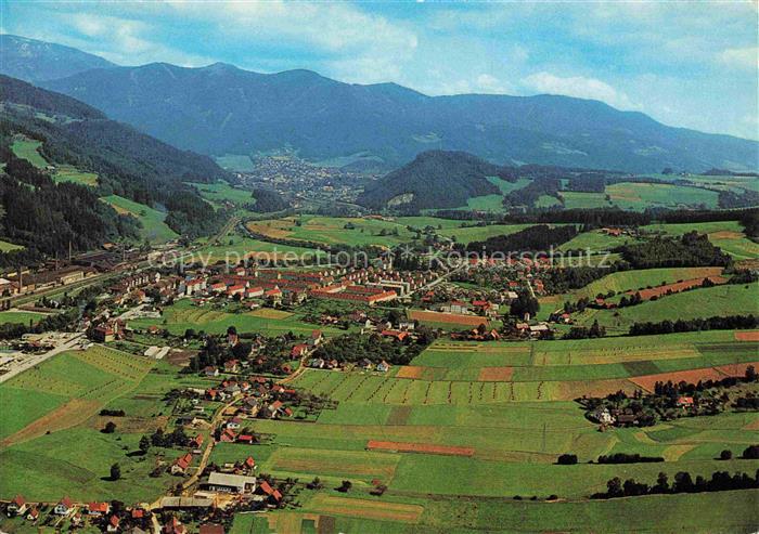 Hoenigsberg Muerzzuschlag Steiermark AT Hoenigsberg Talblick Felder Wohnbloecke