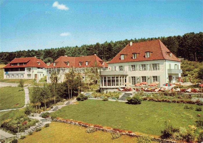 BAD MERGENTHEIM BW Kurhotel Café-am-Hexenkreuz Garten Terrasse Sonnenschirme Wal