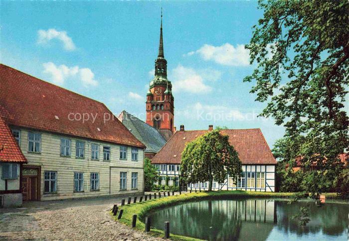 Itzehoe Klosterhof St.-Laurentii-Kirche Kirchturm Teich Fachwerkhaus Kopfsteinpf