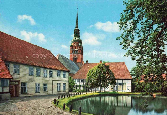Itzehoe Klosterhof St.-Laurentii-Kirche Kirchturm Teich Fachwerkhaus Kopfsteinpf