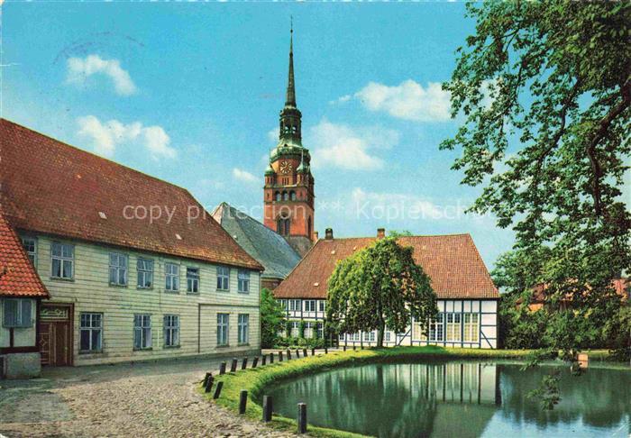 Itzehoe Klosterhof St.-Laurentii-Kirche Kirchturm Teich Fachwerkhaus Kopfsteinpf