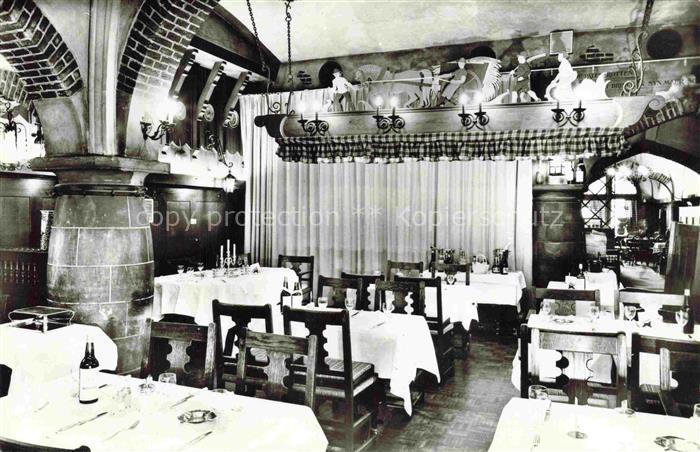 ROTTERDAM  Zuid-Holland NL Restaurant Innenraum Faesser Backsteingewoelbe Tische