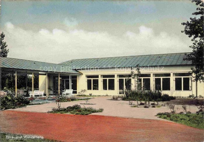 Bad Westernkotten Trink-und-Wandelhalle Kurgebaeude Terrasse Gartenstuehle Baeum