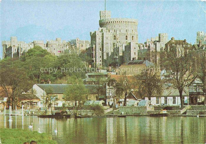Slough Berkshire UK Windsor-Castle Round-Tower Themse Schwaene Holiday-Inn Schlo
