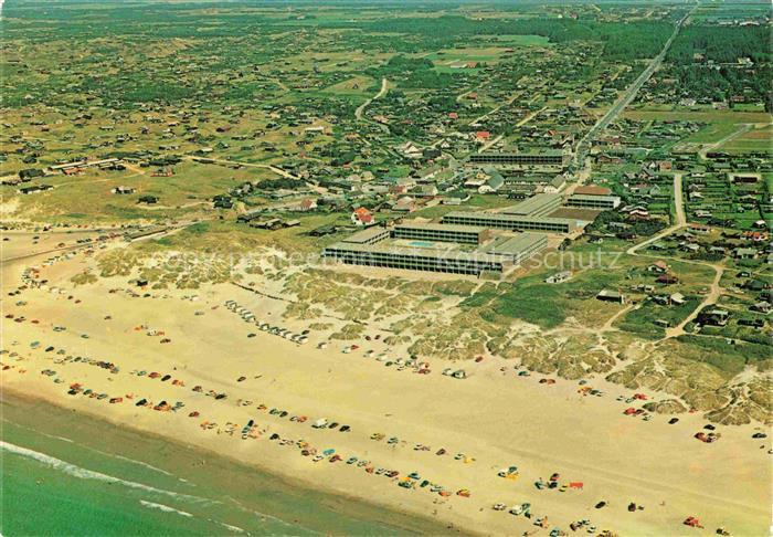 Blokhus DK Luftbild Strand Badegaeste Duenen Ferienhaus Hotel Autos Nordsee