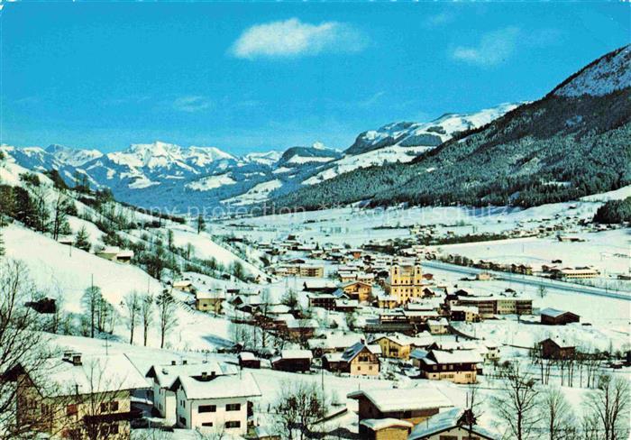 Brixen im Thale Tirol AT Winterpanorama Schnee Kirche Alpental Skigebiet Hochbri