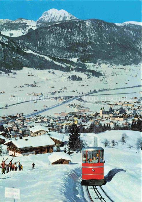 St Johann Tirol AT Bergbahn Standseilbahn Wintersport Skifahrer Winterpanorama K