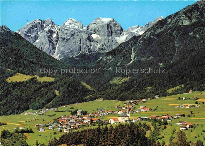 Telfes Stubai Tirol AT Kalkkoegel Stubaital Kirche Bergdorf Alpental Wiesen Fels