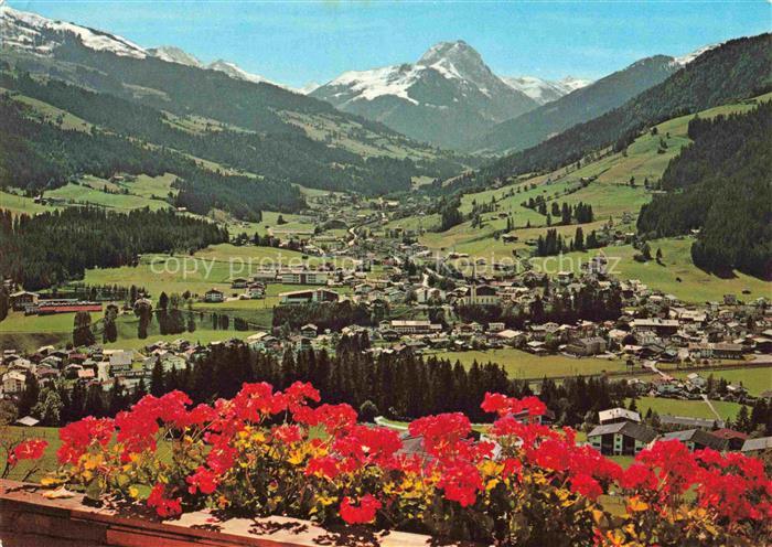Kirchberg Tirol AT Rettenstein Panorama Geranien Dorfansicht Tal Bergwiesen Wald