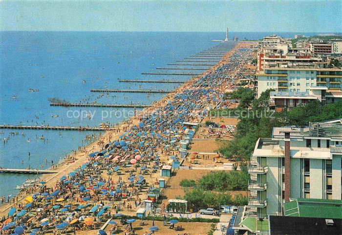 Lido di Jesolo IT Spiaggia Strand Sonnenschirme Stege Leuchtturm Adria Hochhaeus