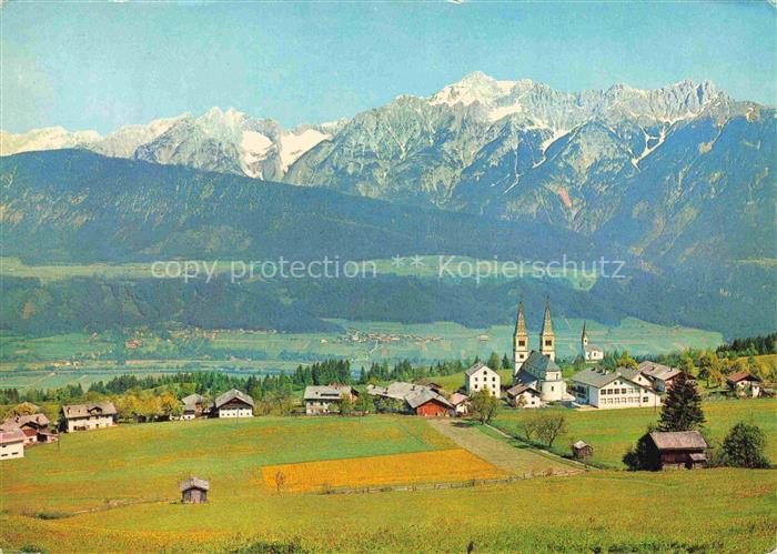 Weerberg Tirol AT Karwendelgebirge Doppelkirche Dorf Felder Bergpanorama Sommer