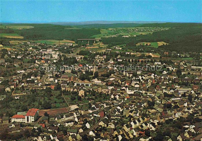 Hoehr-Grenzhausen Toepferstadt Hoehr-Grenzhausen Kirchturm Viadukt Westerwald Do