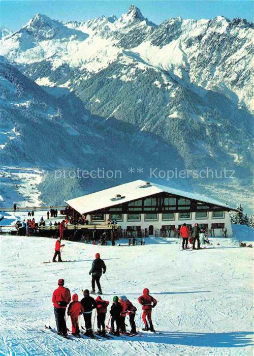 Schruns Tschagguns Montafon Vorarlberg AT Bergrestaurant Kapellalpe Skifahrer Sk