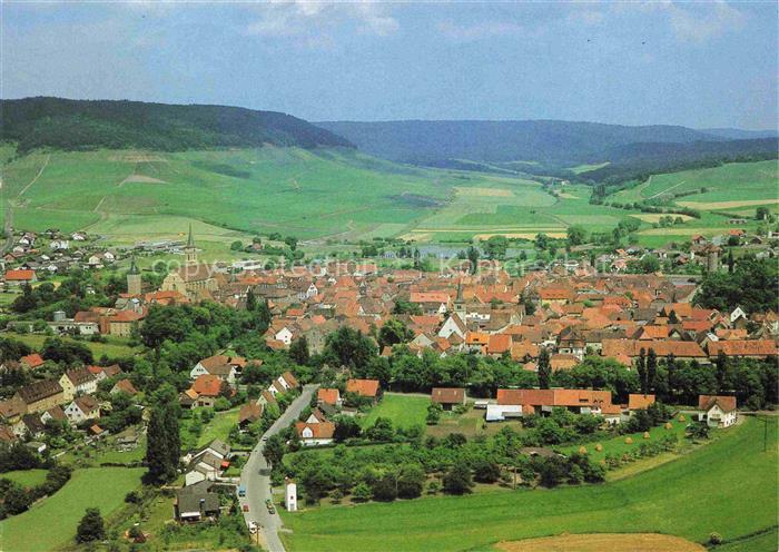 Iphofen Kitzingen Bayern Weinstadt Schwanberg Kirchturm Dachlandschaft Weinberge