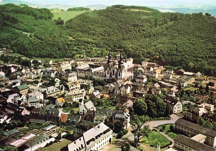 Kobscheid Pruem Kirche Doppelturm Stadtansicht Waldstadt Huegel Eifel Friedhof D